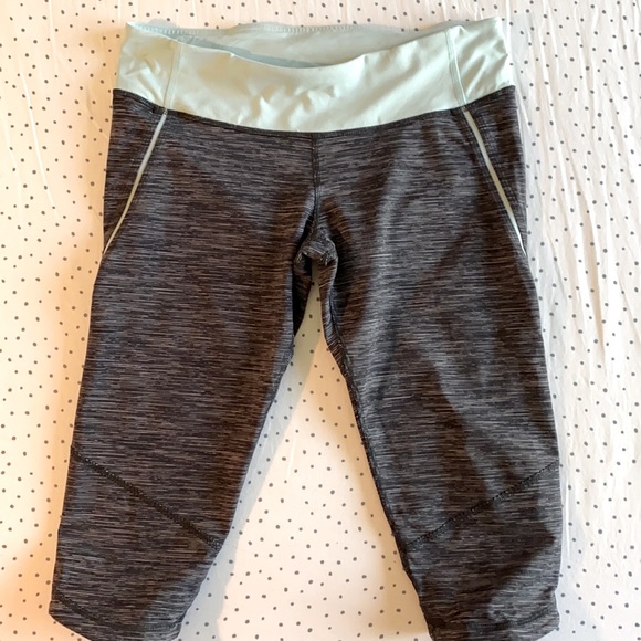 GUC Lululemon crop, sz 8 - Picture 1 of 3